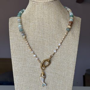 Collier poisson, perles en amazonite et nacre et perles d'eau douce - pièce unique - fait main Atelier CVL