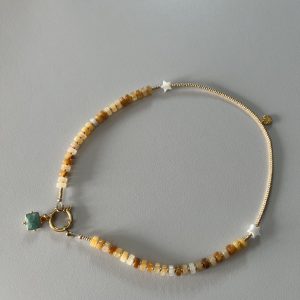 Collier en amazonite, étoiles de nacre, breloque en jade et onyx rouge Atelier CVL