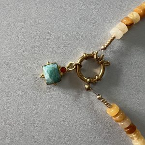 Collier en amazonite, étoiles de nacre, breloque en jade et onyx rouge Atelier CVL