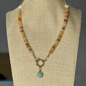 Collier en amazonite, étoiles de nacre, breloque en jade et onyx rouge Atelier CVL