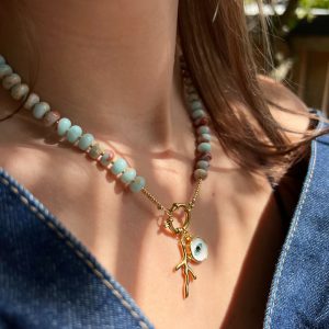 Collier perles heishi en jaspe, breloques œil et corail