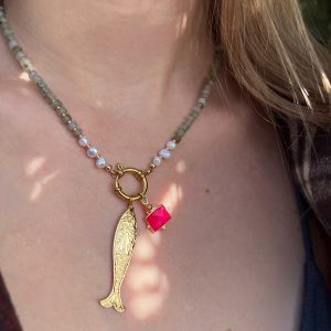 Collier labradorite, perles d'eau douce, breloques poisson et pierres