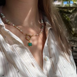 Collier en amazonite, nacre, quartz rose, breloque en onyx vert et rouge Atelier CVL