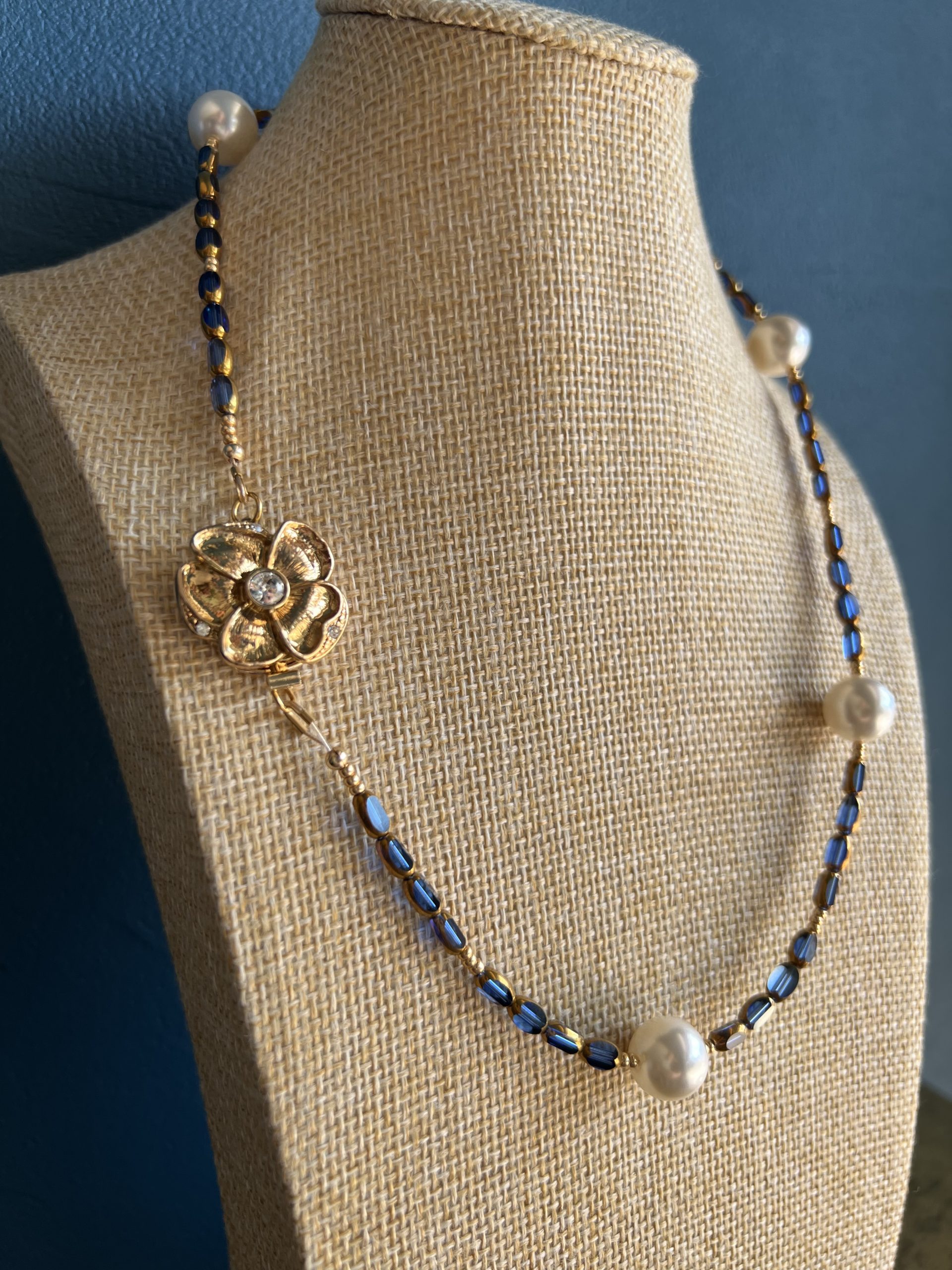 Collier blue Camelia Atelier CVL