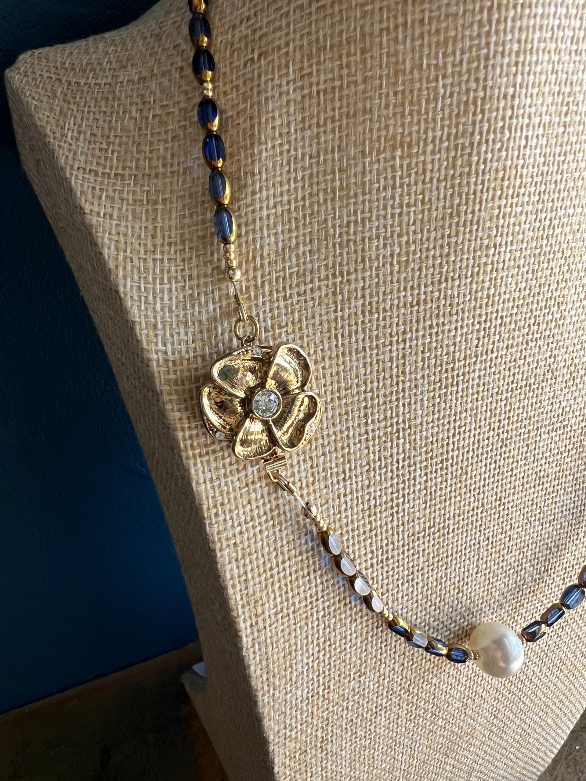 Collier blue Camelia Atelier CVL