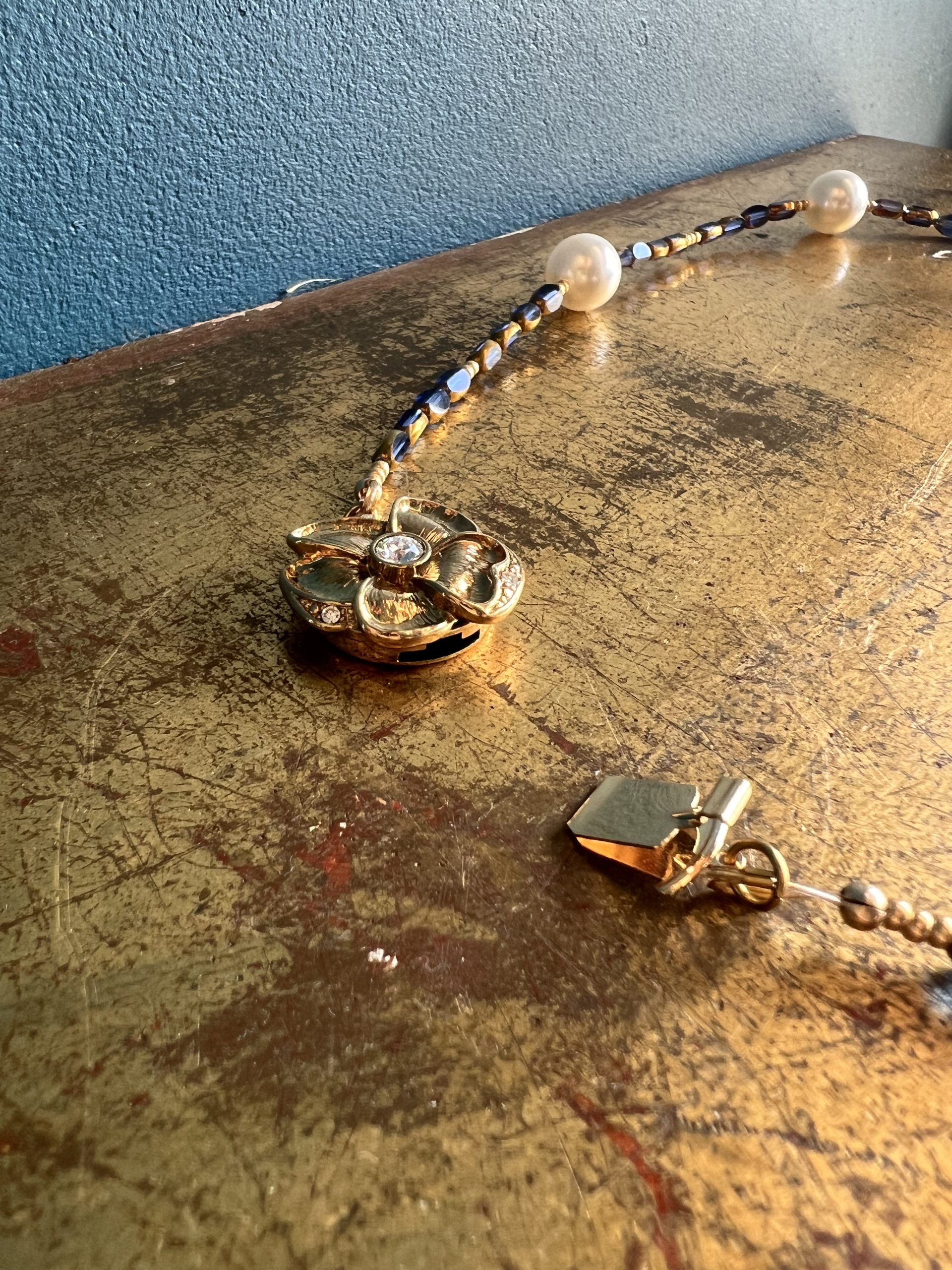 Collier blue Camelia Atelier CVL