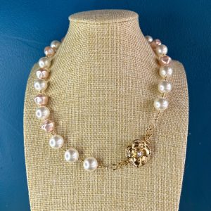 Collier Audrey fermoir camelia Atelier CVL